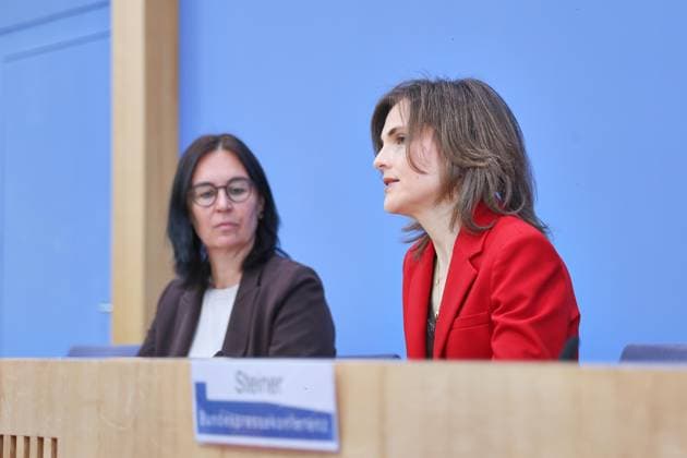 Berlin, Germany, September 30, 2026 Federal Press Conference Report by Marion Reiser, Federal Government Commissioner for Eastern Germany, Institute for Political Science and Center for Research on Right-Wing Extremism, Democracy Education, and Social Integration (KomRex), Friedrich Schiller University of Jena, and Minister of State Elisa Copyright: xdtsxNachrichtenagenturx dts_136863