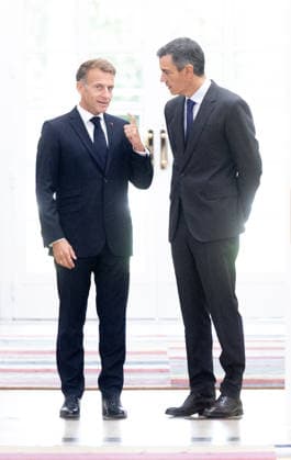Sánchez Welcomes Macron at La Moncloa Prime Minister Pedro Sánchez (left) and President of the French Republic Emmanuel Macron (right) upon their arrival at a joint press conference following a meeting on September 30, 2026, in Madrid, Spain. Macron is in Spain on an official visit, the first by a French head of state since Sarkozy’s visit in 2009, with the aim of highlighting the depth of the relationship in multiple areas as well as the strong alignment between Spain and France on the European stage. SEPTEMBER 30, 2026 Madrid, Spain  Copyright: xEduardoxParrax 7810724