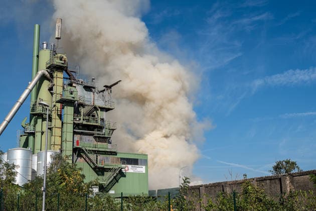 Major Fire at Landfill; Heavy Smoke Katwarn Issues Fire Smoke Alert On September 30, 2026, the Wiesbaden Fire Department was called to the scene at 2:30 p.m. due to a fire at the landfill in Wiesbaden-Biebrich. The Katwarn alert listed the f
