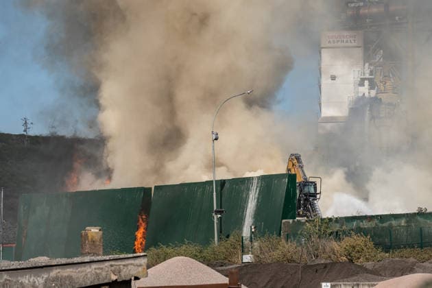Major Fire at Landfill; Heavy Smoke Katwarn Issues Fire Smoke Alert On September 30, 2026, the Wiesbaden Fire Department was called to the scene at 2:30 p.m. due to a fire at the landfill in Wiesbaden-Biebrich. The Katwarn alert listed the f