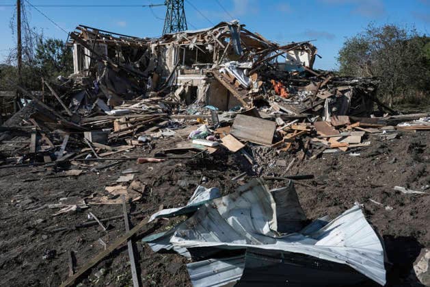 A Massive Russian Air Attack On Kyiv And The Surrounding Region Municipal workers clear debris near a destroyed building where a 14-year-old child was killed in a Russian air attack on Kyiv and the surrounding region, in Vyshhorod, Ukraine, on September 30, 2026. Kyiv Ukraine  Copyright: xMaxymxMarusenkox originalFilename: musiienko-notitle260930_npHsc.jpg