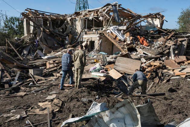 A Massive Russian Air Attack On Kyiv And The Surrounding Region Municipal workers clear debris near a destroyed building where a 14-year-old child was killed in a Russian air attack on Kyiv and the surrounding region, in Vyshhorod, Ukraine, on September 30, 2026. Kyiv Ukraine  Copyright: xMaxymxMarusenkox originalFilename: musiienko-notitle260930_npWQ7.jpg