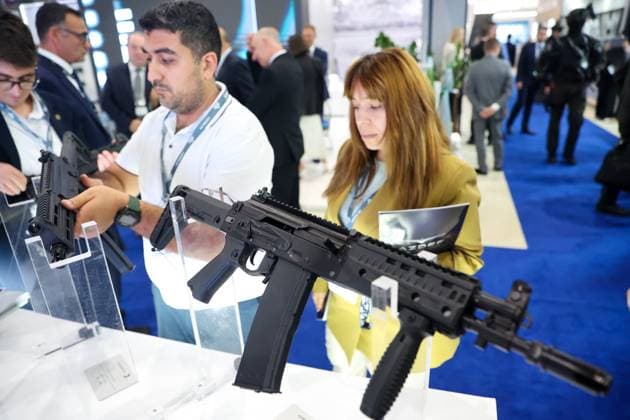 30.09.2026. Azerbaijan. Baku. Kalashnikov assault rifle presented at the stand of Kalashnikov Concern at the Azerbaijan International Defense Industry Exhibition ADEX 2026. Alexey Belkin NEWS.ru BelkinxAlexey
