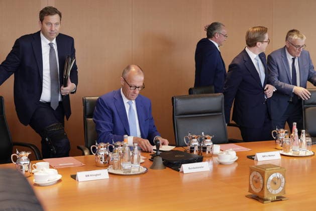 Lars Klingbeil (SPD), Federal Minister of Finance, Vice Chancellor, and SPD Federal Chairman, and Federal Chancellor Friedrich Merz (CDU), Germany, Berlin, Federal Chancellery, At its 60th meeting on September 30, 2026, the Federal Cabinet will address, among other things, the Bundeswehr’s overseas deployments