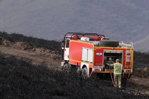 Forest fire in Ourol, Lugo, which has burned 50 hectares, has been brought under control. A fire truck works in the burned area on September 30, 2026, in Ourol, Lugo, Galicia, Spain. The Regional Ministry of Rural Affairs has reported that the forest fire still burning in the town of Ourol, in the province of Lugo, has been brought under control after burning an area of approximately 50 hectares. SEPTEMBER 30, 2026 Ourol, Lugo, Galicia Ourol, Lugo, Galicia, Spain Copyright: xCarlosxCastrox 7810797