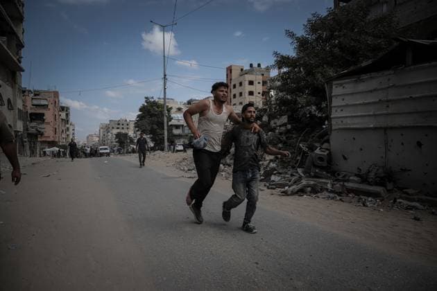 Israeli strike kills five in Gaza City GAZA CITY, GAZA STRIP, SEPTEMBER 30, 2026: Palestinians gather at the scene after an Israeli airstrike targeted a vehicle in the Tel al-Hawa neighborhood of Gaza City. Five Palestinians were killed and 13 others injured in the strike, according to the Palestinian Red Crescent Society, which said its crews transported the dead to Al-Shifa Hospital and the wounded to Al-Quds Hospital. The Israeli military had not immediately commented on the strike. Gaza Palestine, State of Copyright: x xMohammedxMxSkaikx xJNAxPressx