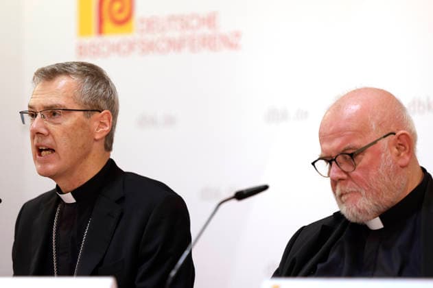 Heiner Wilmer and Cardinal Reinhard Marx at the press conference for the study day Artificial Intelligence, Humanity, and the Common Good: Insights from the Social Encyclical *Magnifica humanitas* during the fall plenary assembly of the German Bishops’ Conference at the Fulda Cathedral Parish Center, September 30, 2026 Foto:xP.xBackx xFuturexImagex dbk_pressegespraech_6919