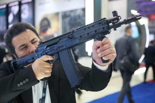 30.09.2026. Azerbaijan. Baku. A visitor inspects a Kalashnikov assault rifle presented at the stand of the Kalashnikov Concern at the Azerbaijan International Defense Industry Exhibition ADEX 2026. Alexey Belkin NEWS.ru BelkinxAlexey