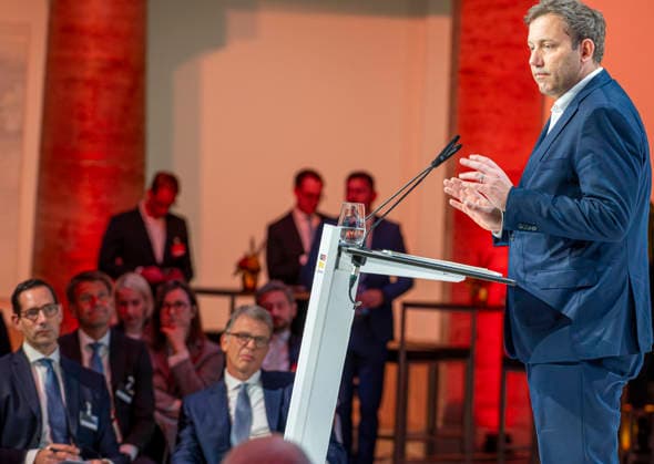 Lars Klingbeil (EUR), Germany, Berlin, September 30, 2026 Press statements by Vice Chancellor and Federal Minister of Finance Lars Klingbeil (SPD), Christian Sewing of Deutsche Bank and Roland Busch of Siemens Keynote address by Federal Minister of Finance Lars Klingbeil (SPD) at the annual meeting of the Made for Germany initiative in the Mosaik