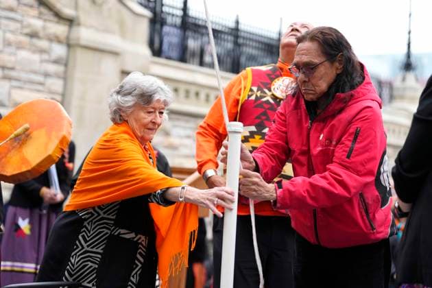 September 30, 2026, Ottawa, On, CAN: Gov. Gen. Louise Arbour helps stabilize a post as Residential School Survivor Bernard Andreason ties off the ropes during the re-raising of the Survivor s Flag ceremony on Parliament Hill in Ottawa, on National Day for Truth and Reconciliation, Wednesday, Sept. 30, 2026. Ottawa CAN  - ZUMAc35_ 20260930_zaf_c35_002 Copyright: xJustinxTangx