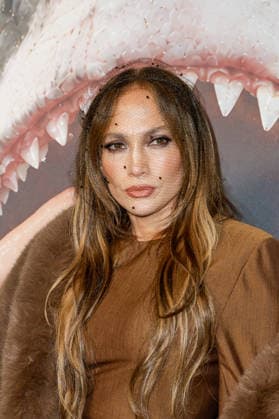 Jennifer Lopez at the photocall for the Stella McCartney Women’s Ready-to-Wear Spring Summer 2027 show during Paris Fashion Week (PFW) at the Hôtel de Charost in Paris, France, on September 30, 2026. Olivier Borde, Bestimage. Photocall for the Christian Dior Women’s Spring Summer 2027 show as part of Paris Fashion Week on September 30, 2026, in Paris, France. Unknown.  Copyright: xOLIVIERxBORDEx xBESTIMAGExOLIVIERxBORDEx xBESTIMAGEx