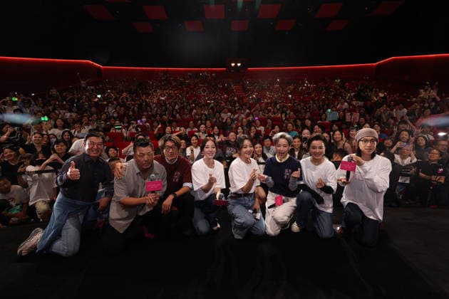 SHANGHAI, CHINA - SEPTEMBER 30: Director Luo Dong and actors Yan Ni, Ye Tong, Li Lingyu and Men Qiang attend an advanced screening of the film Living Fragrance and answer audience questions on September 30, 2026 in Shanghai, China.  Copyright: xVCGx 111670780679