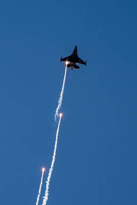 TEKNOFEST Southeast in Turkiye s Sanliurfa SANLIURFA, TURKIYE - SEPTEMBER 30: SOLOTURK releases flares during an aerial demonstration at the Aviation, Space and Technology Festival (TEKNOFEST), the world s largest aviation, space and technology festival, held at Sanliurfa GAP Airport for its 15th edition in Sanliurfa, Turkiye on September 30, 2026. Arman Onal Anadolu Sanliurfa Turkey. Editorial use only. Please get in touch for any other usage.  Copyright: x2026xAnadoluxArmanxOnalx
