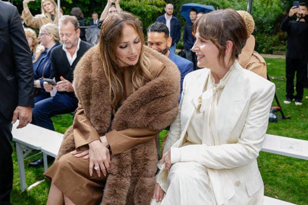 Jennifer Lopez and Juliette Binoche in the front row at the Stella McCartney Women s Ready-to-Wear Spring Summer 2027 Collection fashion show during Paris Fashion Week, September 30, 2026, Olivier Borde, Bestimage, Front Row of the Stella McCartney Women’s Ready-to-Wear Spring Summer 2027 Collection fashion show, during Paris Fashion Week, September 30, 2026, Paris, France  Copyright: xOLIVIERxBORDEx xBESTIMAGExOLIVIERxBORDEx xBESTIMAGEx