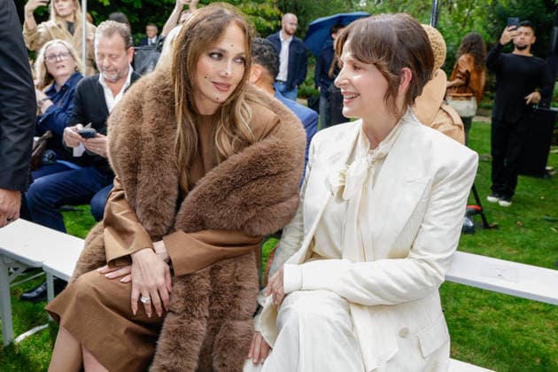 Jennifer Lopez and Juliette Binoche in the front row at the Stella McCartney Women’s Ready-to-Wear Spring Summer 2027 Collection fashion show during Paris Fashion Week, September 30, 2026 Olivier Borde Bestimage Front Row of the Stella McCartney Women’s Ready-to-Wear Spring Summer 2027 Collection fashion show, during Paris Fashion Week September 30, 2026 Paris, France  Copyright: xOLIVIERxBORDEx xBESTIMAGExOLIVIERxBORDEx xBESTIMAGEx