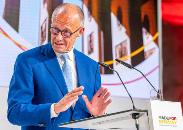 Friedrich Merz (EUR), Germany, Berlin, September 30, 2026 Press statements by Federal Chancellor Friedrich Merz (CDU), Christian Sewing (Deutsche Bank), and Roland Busch (Siemens) Keynote address by Federal Chancellor Merz at the annual meeting of the Made for Germany initiative in the Mosaikhalle at Siemens AG