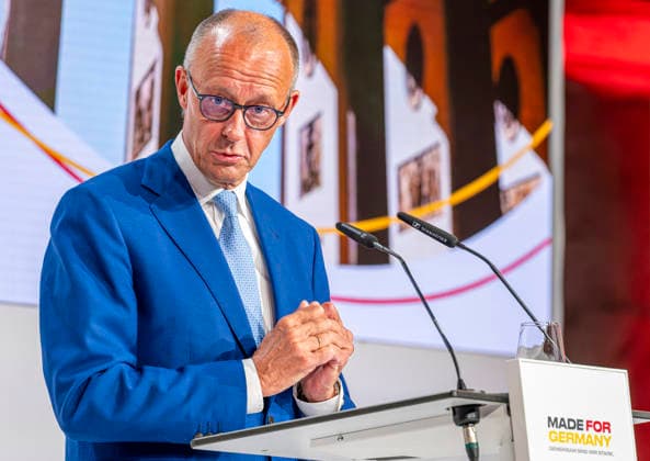 Friedrich Merz (EUR), Germany, Berlin, September 30, 2026 Press statements by Federal Chancellor Friedrich Merz (CDU), Christian Sewing (Deutsche Bank), and Roland Busch (Siemens) Keynote address by Federal Chancellor Merz at the annual meeting of the Made for Germany initiative in the Mosaikhalle at Siemens AG