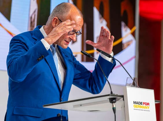 Friedrich Merz (EUR), Germany, Berlin, September 30, 2026 Press statements by Federal Chancellor Friedrich Merz (CDU), Christian Sewing (Deutsche Bank), and Roland Busch (Siemens) Keynote address by Federal Chancellor Merz at the annual meeting of the Made for Germany initiative in the Mosaikhalle at Siemens AG