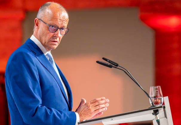 Friedrich Merz (EUR), Germany, Berlin, September 30, 2026 Press statements by Federal Chancellor Friedrich Merz (CDU), Christian Sewing (Deutsche Bank), and Roland Busch (Siemens) Keynote address by Federal Chancellor Merz at the annual meeting of the Made for Germany initiative in the Mosaikhalle at Siemens AG