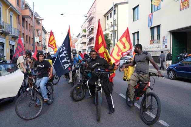 RECORD DATE NOT STATED IPA89147445 - Milan, September 30, 2026: a rally and subsequent march by delivery riders. The protest is organized by the Unione Sindacale di Base (USB) together with workers from delivery platforms to protest the piecework system and demand greater protections  Copyright: xx xx IPA89147445.jpeg