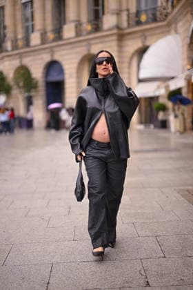 Sabrina Sato, who is pregnant, arrives for a fitting at the Schiaparelli house during Paris Fashion Week (PFW) on September 30, 2026. Pierre Perusseau, Bestimage. A pregnant Sabrina Sato arrives for a fitting at the Schiaparelli house during Paris Fashion Week (PFW) in Paris, France.  Copyright: xPierrexPerusseaux xBestimagexPierrexPerusseaux xBestimagex