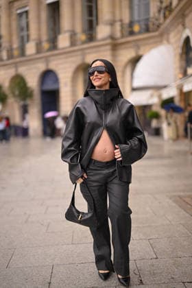 Sabrina Sato, who is pregnant, arrives for a fitting at the Schiaparelli house during Paris Fashion Week (PFW) on September 30, 2026. Pierre Perusseau, Bestimage. A pregnant Sabrina Sato arrives for a fitting at the Schiaparelli house during Paris Fashion Week (PFW) in Paris, France.  Copyright: xPierrexPerusseaux xBestimagexPierrexPerusseaux xBestimagex