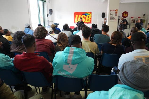 RECORD DATE NOT STATED IPA89147385 - Milan, September 30, 2026: a rally and subsequent march by delivery riders. The protest is organized by the Unione Sindacale di Base (USB) together with workers from delivery platforms to protest the piecework system and demand greater protections  Copyright: xx xx IPA89147385.jpeg