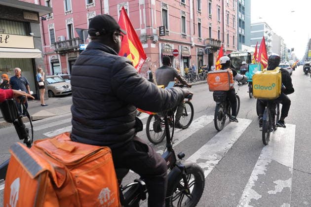 RECORD DATE NOT STATED IPA89147257 - Milan, September 30, 2026: a rally and subsequent march by delivery riders. The protest is organized by the Unione Sindacale di Base (USB) together with workers from delivery platforms to protest the piecework system and demand greater protections  Copyright: xx xx IPA89147257.jpeg