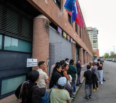 IPA89148110 - Turin: New location for the Immigration Office at the Sacro Volto, a building provided by the Curia.  Copyright: xSERGIxCOSTANTINOx xCOSTANTINOxSERGIx IPA89148110