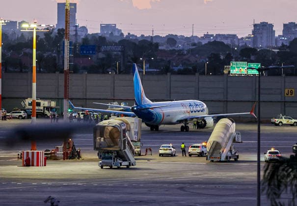 Flydubai flight from Dubai to Tel Aviv lands at Ben Gurion Airport after Saudi Arabia diversion TEL AVIV, ISRAEL - SEPTEMBER 30: A replacement Flydubai plane lands at Ben Gurion Airport in Tel Aviv, Israel, carrying passengers from flight FZ1073, which was diverted to Saudi Arabia after transmitting an emergency code while flying through Jordanian airspace, on September 30, 2026. Nir Keidar Anadolu Tel Aviv Israel. Editorial use only. Please get in touch for any other usage.  Copyright: x2026xAnadoluxNirxKeidarx