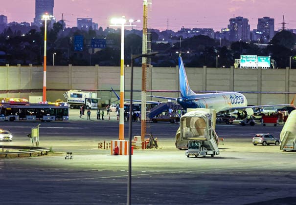 Flydubai flight from Dubai to Tel Aviv lands at Ben Gurion Airport after Saudi Arabia diversion TEL AVIV, ISRAEL - SEPTEMBER 30: A replacement Flydubai plane lands at Ben Gurion Airport in Tel Aviv, Israel, carrying passengers from flight FZ1073, which was diverted to Saudi Arabia after transmitting an emergency code while flying through Jordanian airspace, on September 30, 2026. Nir Keidar Anadolu Tel Aviv Israel. Editorial use only. Please get in touch for any other usage.  Copyright: x2026xAnadoluxNirxKeidarx