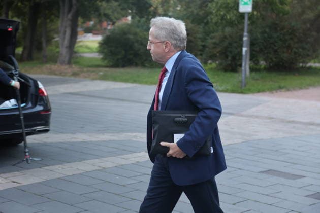 Hearing on the AfD Ban Proceedings in Erfurt, September 30, 2026: Hans Georg Maaßen, former head of the Federal Office for the Protection of the Constitution, on his way to the hearing in the Thuringian State Parliament regarding the AfD ban proceedings in Thuringia, Germany Copyright: xMatthiasxGränzdörferx