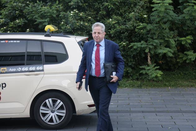 Hearing on the AfD Ban Proceedings, Erfurt, September 30, 2026: Hans Georg Maaßen, former head of the Federal Office for the Protection of the Constitution, on his way to the hearing in the Thuringian State Parliament regarding the AfD ban proceedings in Thuringia, Germany Copyright: xMatthiasxGränzdörferx