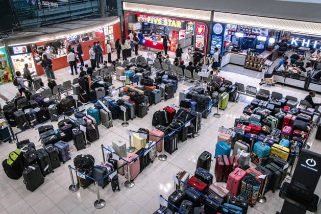Passengers luggage piles up at Bangkok airport amid heavy rainfall and flooding BANGKOK, THAILAND - SEPTEMBER 30: Thai Airways passengers luggage piles up at Suvarnabhumi International Airport in Bangkok, Thailand, on September 30, 2026. Heavy rainfall and flooding across Bangkok disrupted the airline s ground services and delayed operations, leaving a large volume of passenger baggage at the airport. Wissarut Weerasopon Anadolu Banghok Thailand. Editorial use only. Please get in touch for any other usage.  Copyright: x2026xAnadoluxWissarutxWeerasoponx