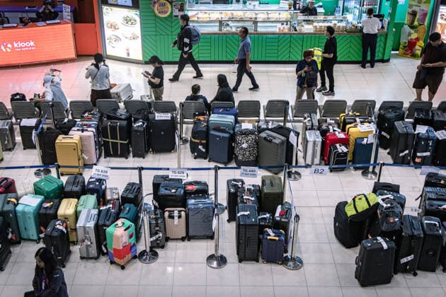Passengers luggage piles up at Bangkok airport amid heavy rainfall and flooding BANGKOK, THAILAND - SEPTEMBER 30: Thai Airways passengers luggage piles up at Suvarnabhumi International Airport in Bangkok, Thailand, on September 30, 2026. Heavy rainfall and flooding across Bangkok disrupted the airline s ground services and delayed operations, leaving a large volume of passenger baggage at the airport. Wissarut Weerasopon Anadolu Banghok Thailand. Editorial use only. Please get in touch for any other usage.  Copyright: x2026xAnadoluxWissarutxWeerasoponx