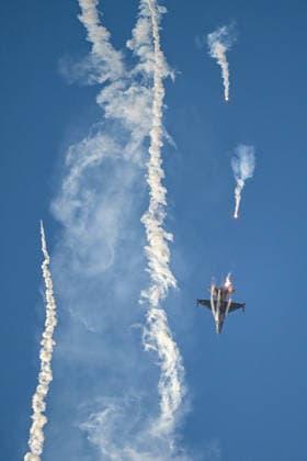 TEKNOFEST Southeast in Turkiye s Sanliurfa SANLIURFA, TURKIYE - SEPTEMBER 30: SOLOTURK performs an aerial demonstration during the Aviation, Space and Technology Festival (TEKNOFEST), world s largest aviation, space, and technology festival at the Sanliurfa GAP Airport for its 15th edition in Sanliurfa, Turkiye on September 30, 2026. Adsiz Gunebakan Anadolu Sanliurfa Turkey. Editorial use only. Please get in touch for any other usage.  Copyright: x2026xAnadoluxAdsizxGunebakanx