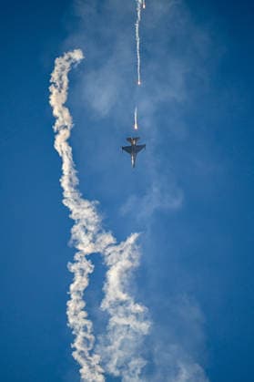 TEKNOFEST Southeast in Turkiye s Sanliurfa SANLIURFA, TURKIYE - SEPTEMBER 30: SOLOTURK performs an aerial demonstration during the Aviation, Space and Technology Festival (TEKNOFEST), world s largest aviation, space, and technology festival at the Sanliurfa GAP Airport for its 15th edition in Sanliurfa, Turkiye on September 30, 2026. Adsiz Gunebakan Anadolu Sanliurfa Turkey. Editorial use only. Please get in touch for any other usage.  Copyright: x2026xAnadoluxAdsizxGunebakanx