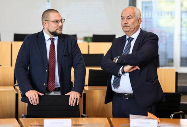 Thuringian State Parliament, Justice Committee, September 30, 2026, Erfurt, Thuringian State Parliament, Justice Committee, Oral Hearing on the Motion by The Left Party to Initiate Proceedings to Ban the AfD (pictured: Dr. Christian Conrad and Prof. Dr. Kyrill Alexander Schwarz in discussion)