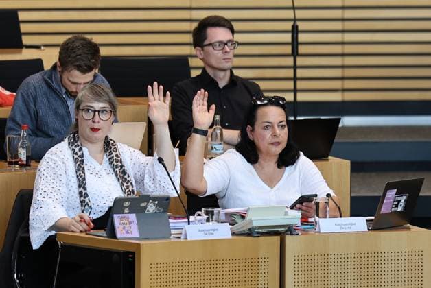 Thuringian State Parliament, Justice Committee, September 30, 2026, Erfurt, Thuringian State Parliament, Justice Committee, Oral Hearing on the Motion by The Left Party to Initiate Proceedings to Ban the AfD. Pictured: Ulrike Grosse Roethig (The Left) and Katharina Koenig Preuss (The Left), with Christian Schaft (The Left) behind them.