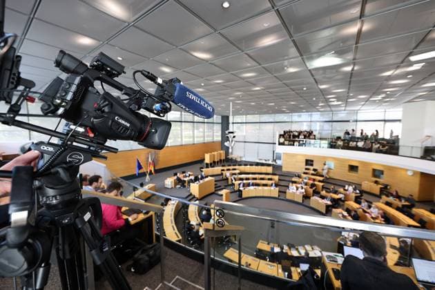 Thuringian State Parliament, Justice Committee, September 30, 2026, Erfurt, Thuringian State Parliament, Justice Committee, Oral hearing on the motion by the Left Party faction to initiate proceedings to ban the AfD. Image: Overview of the plenary chamber; a camera from The Epoch Times is filming from above.