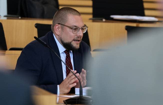 Thuringian State Parliament, Justice Committee, September 30, 2026, Erfurt, Thuringian State Parliament, Justice Committee, Oral Hearing on the Motion by The Left Party to Initiate Proceedings to Ban the AfD (Image: Dr. Christian Conrad, who is being heard)