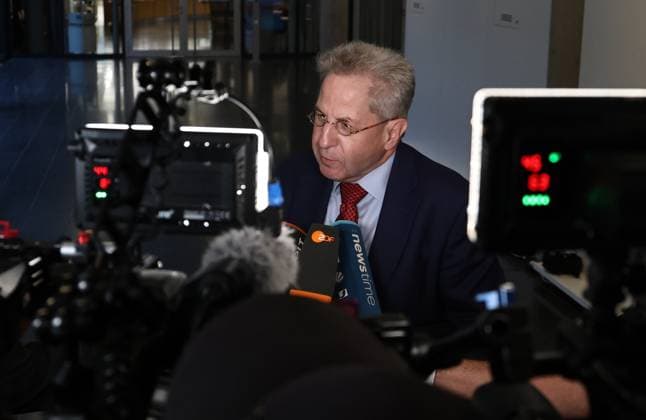 Thuringian State Parliament, Justice Committee, September 30, 2026, Erfurt, Thuringian State Parliament, Justice Committee, Oral Hearing on the Motion by the Die Linke Parliamentary Group to Initiate Proceedings to Ban the AfD; Pictured: Dr. Hans-Georg Maassen being interviewed