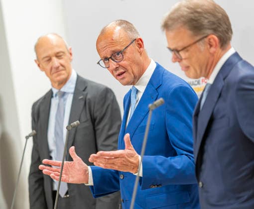 Roland Busch, Friedrich Merz, Christian Sewing, EUR, Germany, Berlin, September 30, 2026 Press statements by the Vice Chancellor and Federal Minister of Finance, along with Lars Klingbeil (SPD), Christian Sewing (Deutsche Bank), and Roland Busch (Siemens)
