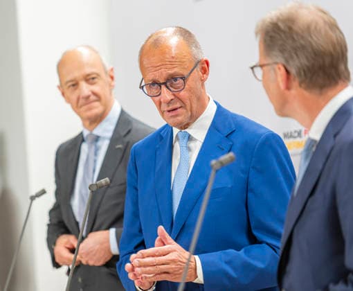 Roland Busch, Friedrich Merz, Christian Sewing, EUR, Germany, Berlin, September 30, 2026 Press statements by the Vice Chancellor and Federal Minister of Finance, along with Lars Klingbeil (SPD), Christian Sewing (Deutsche Bank), and Roland Busch (Siemens)