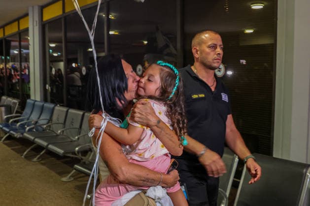 Flydubai passengers arrive in Tel Aviv TEL AVIV, ISRAEL - SEPTEMBER 30: Passengers are welcomed by their relatives at Ben Gurion Airport amid heightened security measures by Israeli forces in Tel Aviv, Israel, on September 30, 2026. A Flydubai aircraft carrying 174 passengers lands at the airport after making an emergency landing at Prince Sultan bin Abdulaziz International Airport in Tabuk, Saudi Arabia. Nir Keidar Anadolu Tel Aviv Israel. Editorial use only. Please get in touch for any other usage.  Copyright: x2026xAnadoluxNirxKeidarx