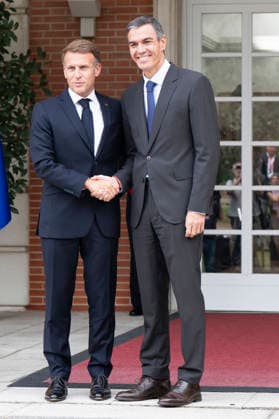 September 30, 2026, Madrid, Spain: Spanish Prime Minister Pedro Sanchez (R) receives French President Emmanuel Macron (L) for a joint press conference at the Moncloa Palace in Madrid. Madrid Spain - ZUMAs197 20260930_aaa_s197_116 Copyright: xAtilanoxGarciax