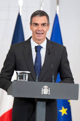 September 30, 2026, Madrid, Spain: Spanish Prime Minister Pedro Sanchez meets French President Emmanuel Macron (Not in view) during a joint press conference at the Moncloa Palace in Madrid. Madrid Spain - ZUMAs197 20260930_aaa_s197_117 Copyright: xAtilanoxGarciax