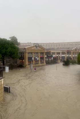 Flooding in Montpellier Caused by The Mediterranean Weather System - France The River Lez is in flood and is inundating the streets of Montpellier, France, on 30 September 2026. The Gard and Hérault departments are on red alert for rain and flooding due to the first Cévenol weather event of the autumn, which is already proving very intense. Significant rainfall totals have already been recorded, with over 200 mm in some places. Photo by CLPRESS ABACAPRESS.COM Montpellier France  Copyright: xCLPRESS ABACAx