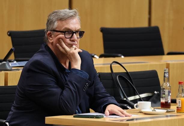 Thuringian State Parliament Justice Committee, September 30, 2026, Erfurt, Thuringian State Parliament, Justice Committee, Oral Hearing on the Motion by the Die Linke Parliamentary Group to Initiate Proceedings to Ban the AfD; Photo: Hape Kerkeling, who is to be heard