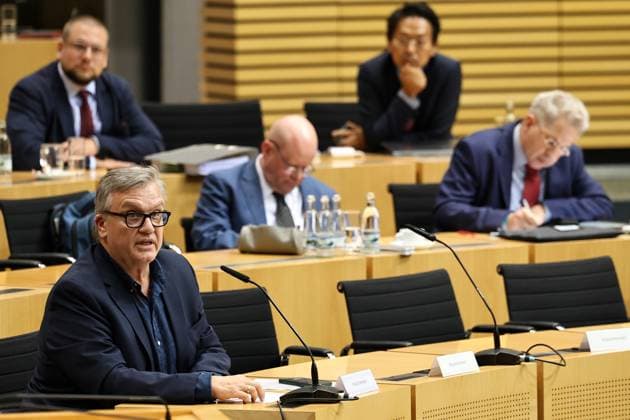Thuringian State Parliament, Justice Committee, September 30, 2026, Erfurt, Thuringian State Parliament, Justice Committee, Oral Hearing on the Motion by The Left Party to Initiate Proceedings to Ban the AfD; Photo: Hape Kerkeling being heard during the hearing